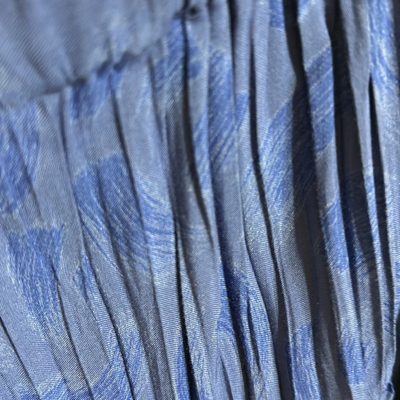 Vintage Skirt With “Cafe Setting” Lower Design that has Tons of Style - Picture 7 of 8